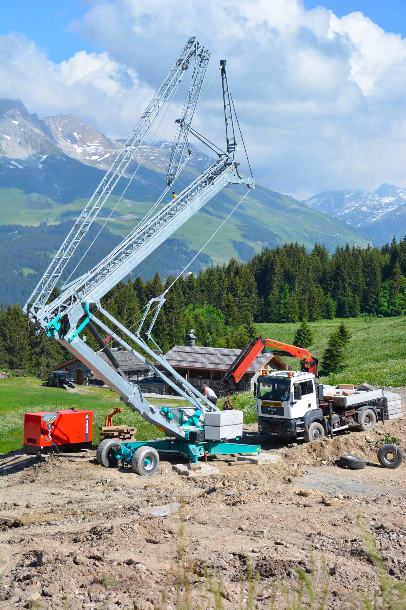 Installation d'une grue en montagne