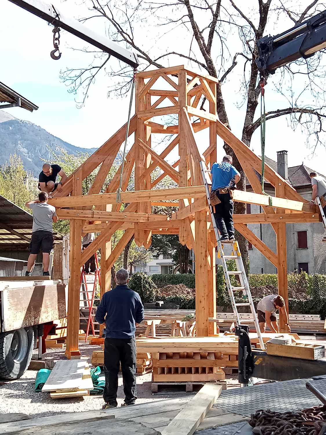 levage des matériaux sur un chantier de construction